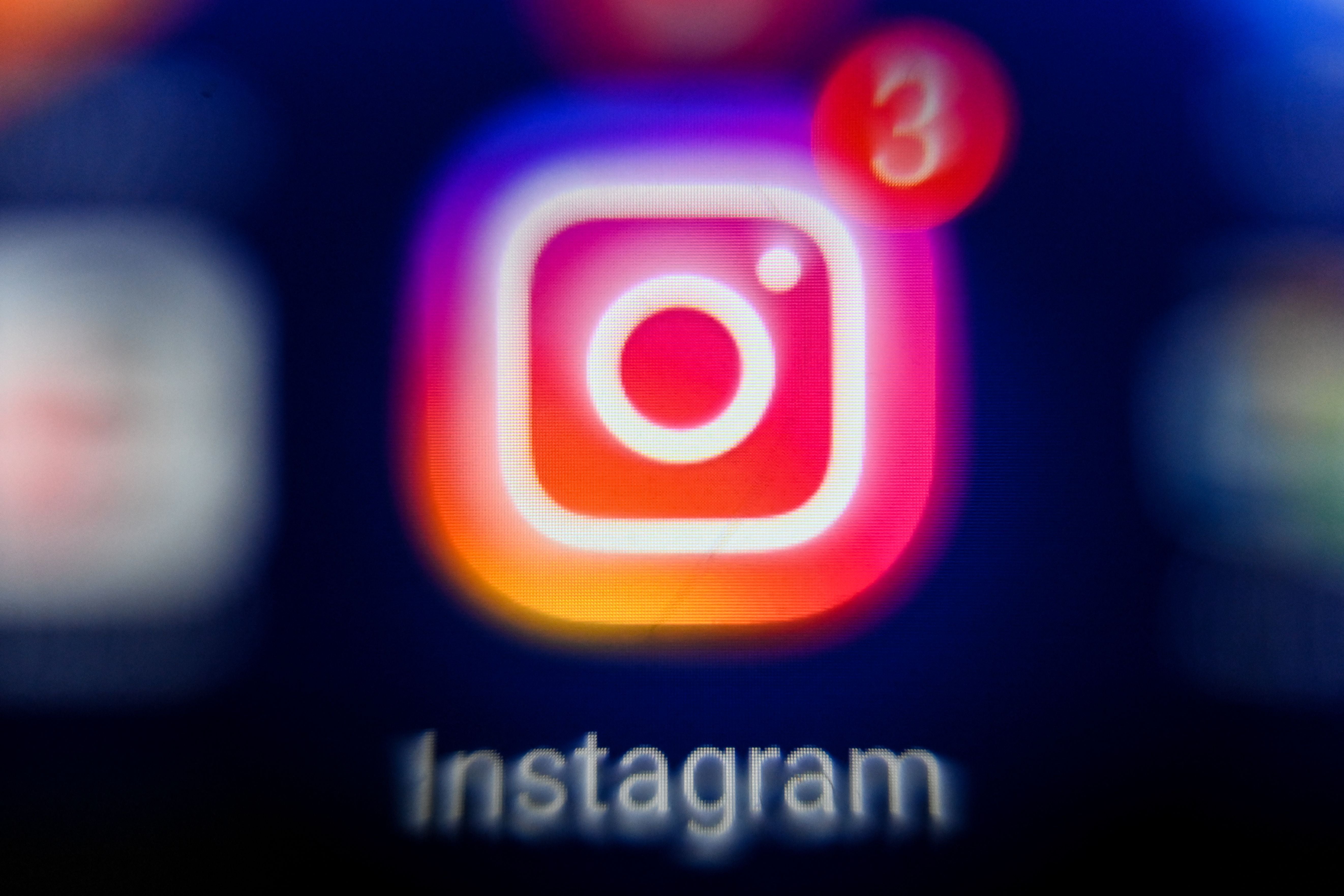 Instagram online filtering: Real-time interaction increases follower engagement